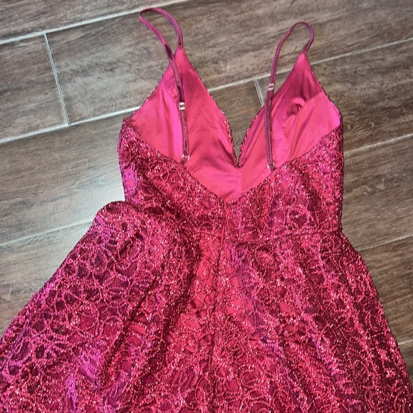 Burgundy, adjustable strap short dress - Picture 4 of 5